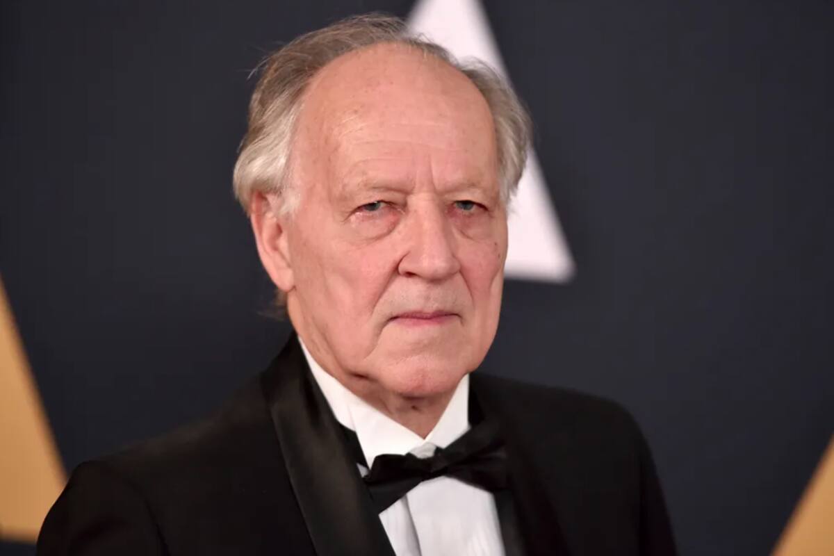 El director Werner Herzog aconseja a los futuros cineastas: “trabaja en un club de strippers o en un manicomio para financiar tus películas”