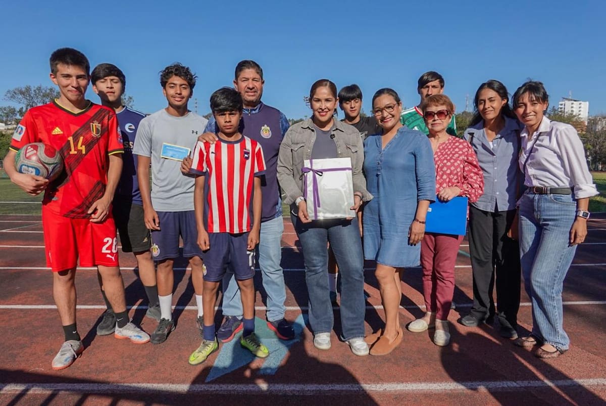 Con apoyo de la comunidad y tras realizar boteos para reunir recursos, jóvenes futbolistas de Tijuana participarán en el Torneo Nacional Rebaño Chivas en Guadalajara, donde competirán en distintas categorías. Foto: Border Zoom