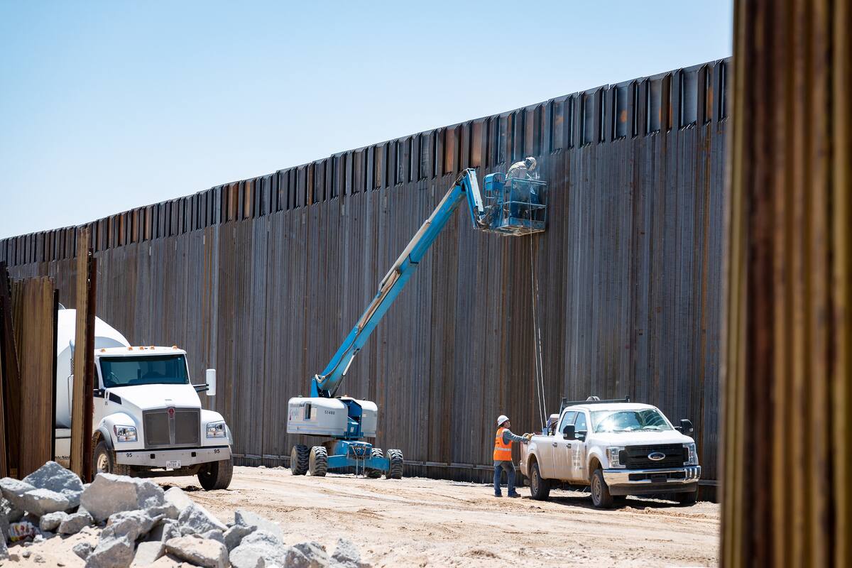 Alzan nuevo muro en San Luis, Arizona