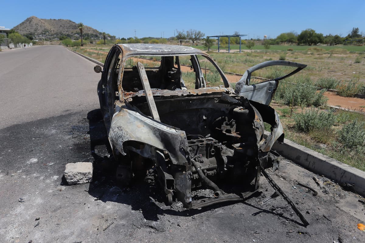 Hallan cuerpo calcinado en vehículo en la colonia Las Peredas de Hermosillo