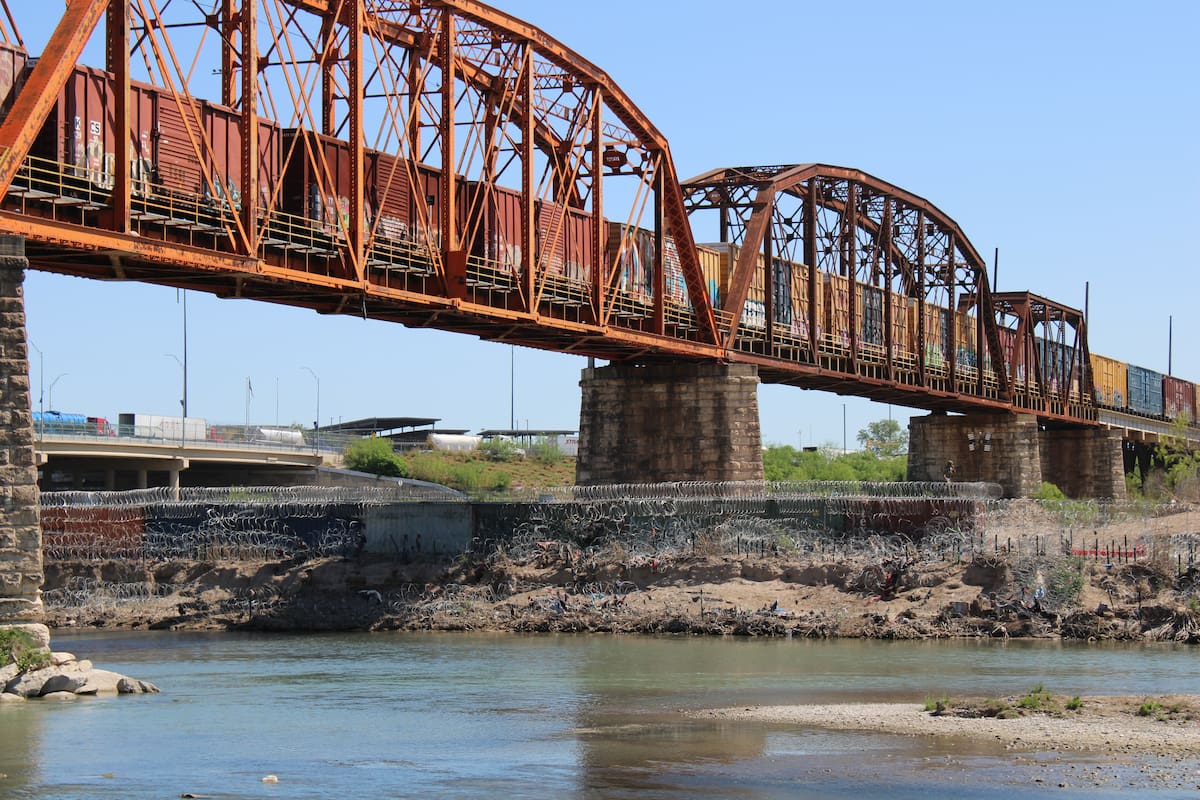 Estas acciones simples ayudan a que el proceso sea más rápido y evitan momentos de tensión innecesarios. EFE/ Octavio Guzmán