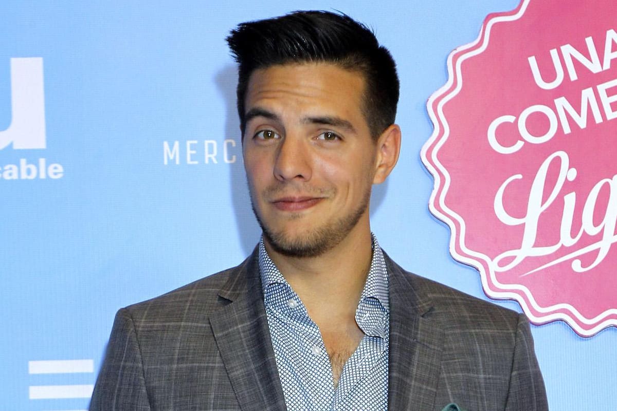 Vadhir Derbez se viste de charro y seduce Instagram