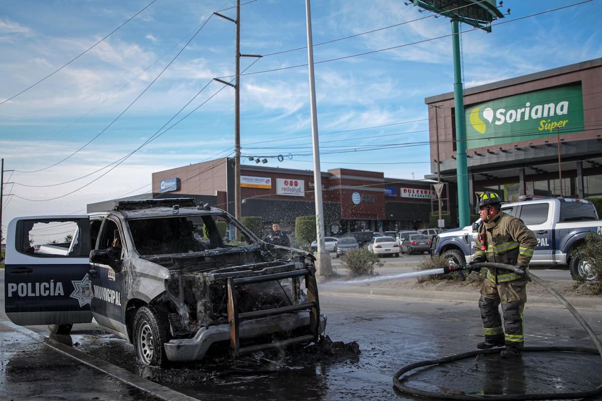 Falla mecánica provoca incendio de patrulla en el Cucapáh