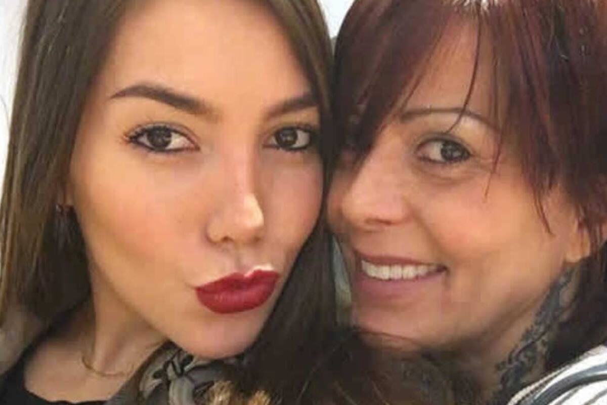 Frida Sofía asegura que su madre sostenía relaciones íntimas frente a ella