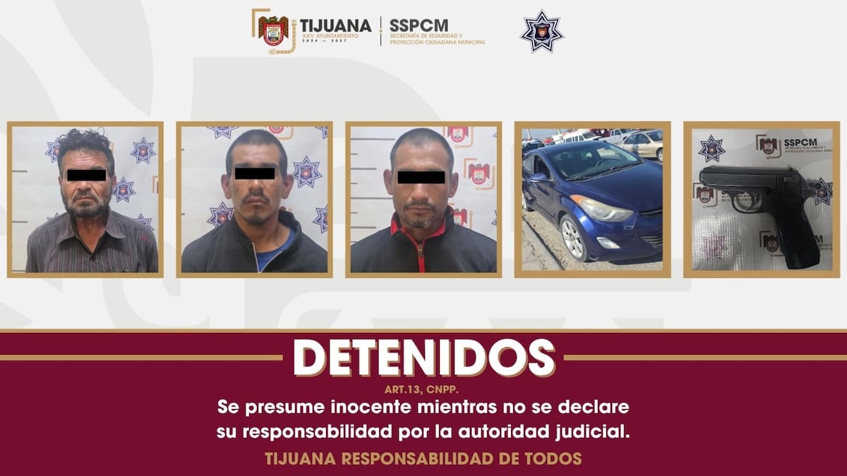 La Policía Municipal de Tijuana detuvo a tres hombres señalados por un intento de robo con violencia y aseguró un vehículo con reporte de robo en Estados Unidos, además de un arma de fuego.
Foto: Cortesía.