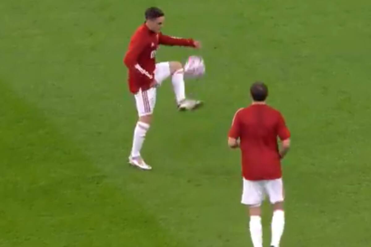 Jugadores del Ajax bailan al ritmo de Maradona con la canción "Live is life"