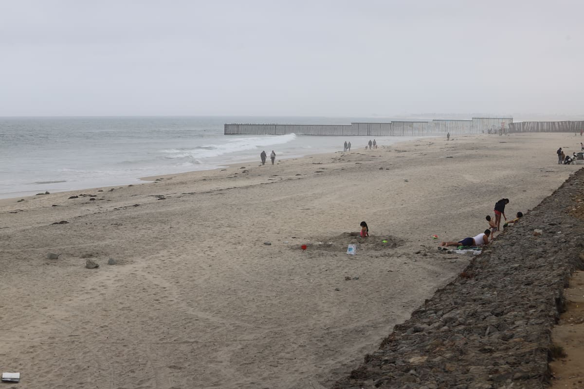 Persiste contaminación en playas de Tijuana