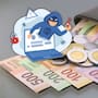 Una persona recibe una transferencia de dinero bancario por error y, al intentar devolverla rápidamente, puede terminar dentro de una operación fraudulenta sin saberlo, con graves consecuencias