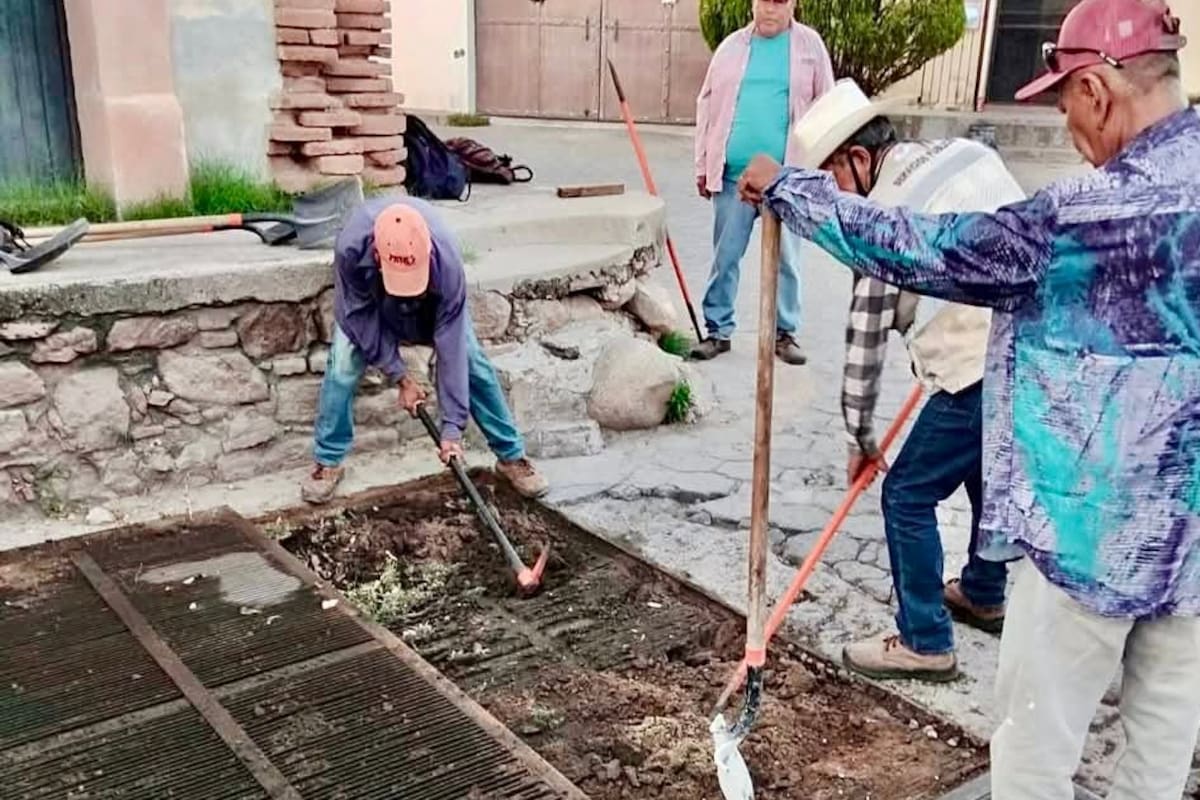 Realiza trabajos de desazolve en Álamos para reducir riesgos de inundaciones durante las lluvias
