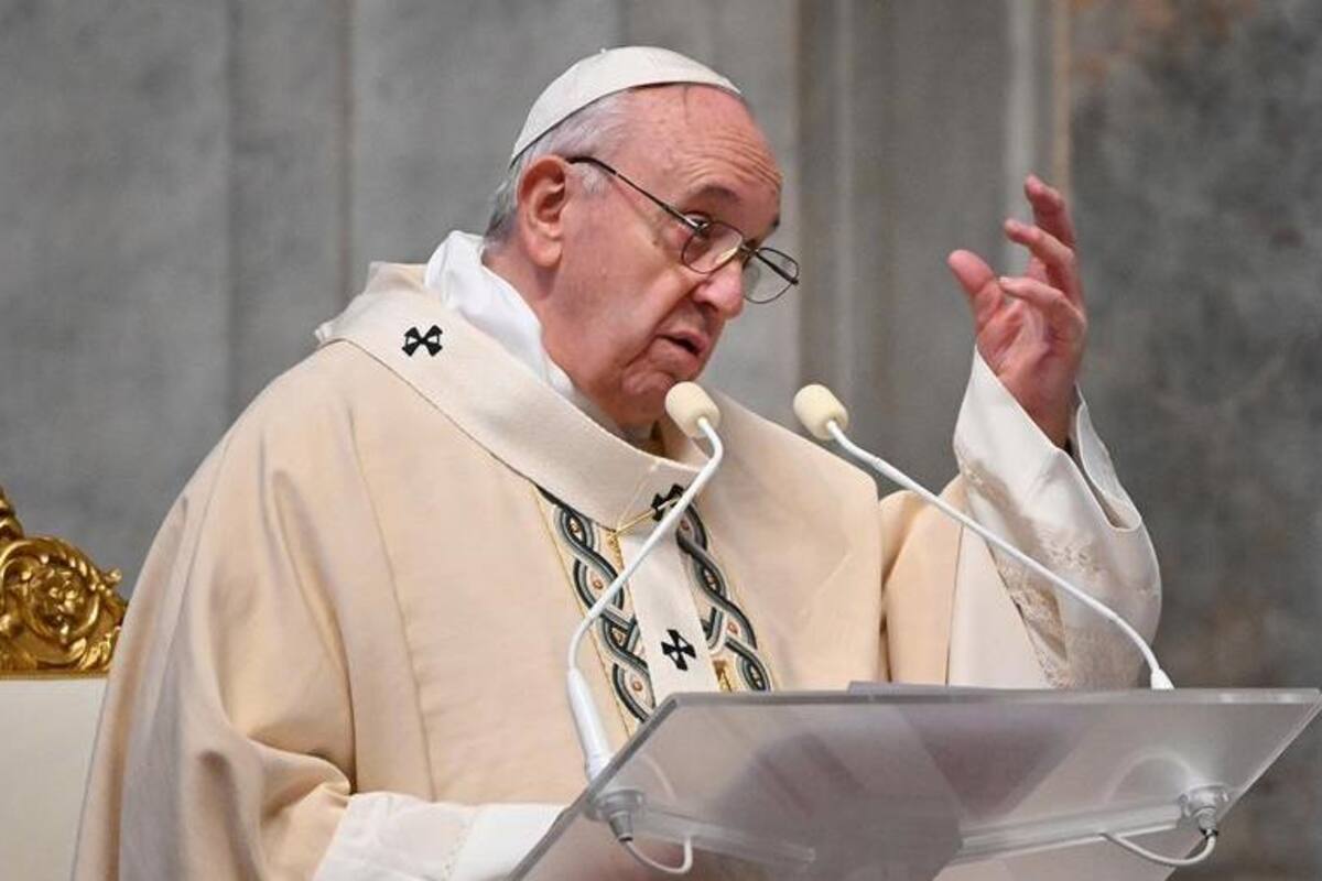 El papa pide a jóvenes no dejarse domesticar por la homogeneización y el consumo