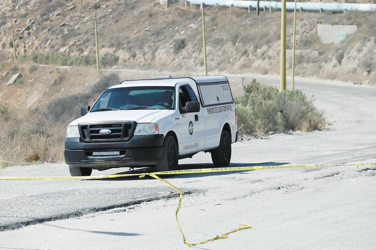 Localizan cuerpo calcinado cerca de carretera a Tecate