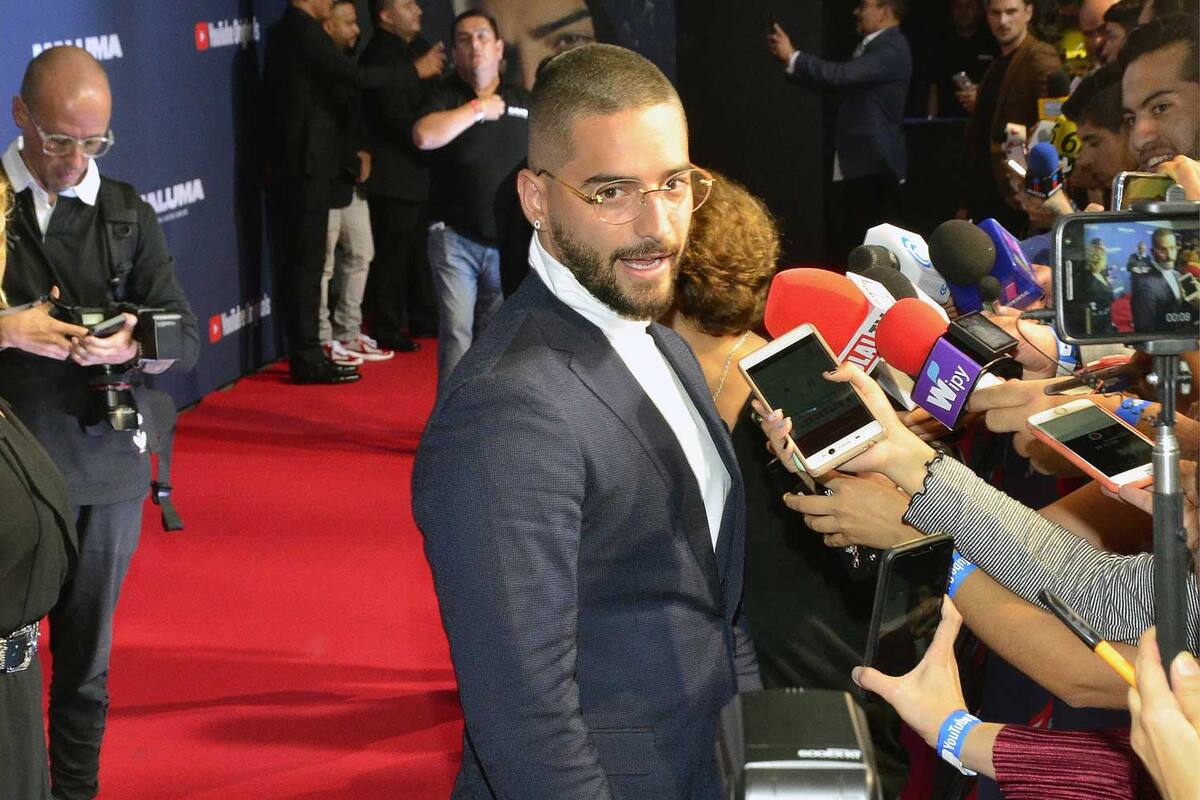 Con bombo y platillo, Maluma presenta su documental en México