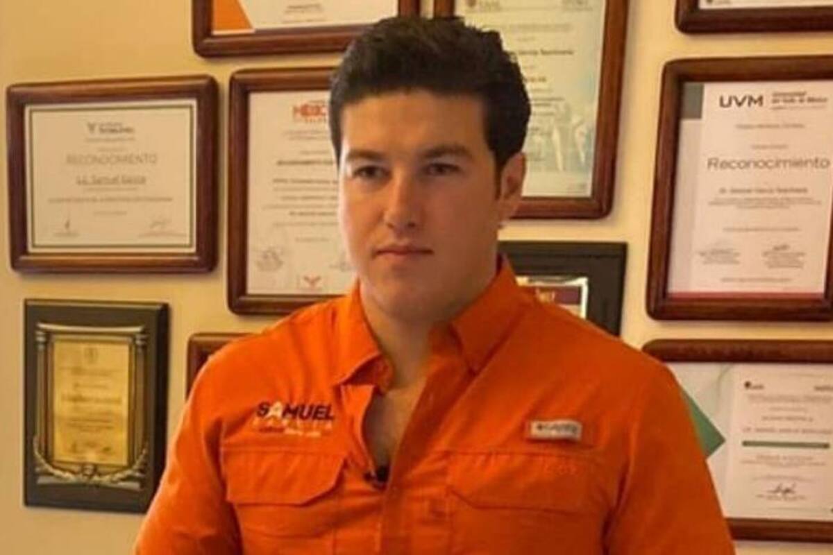Samuel García muestra sus títulos, pero cubre firmas tras sospechas de falsificación
