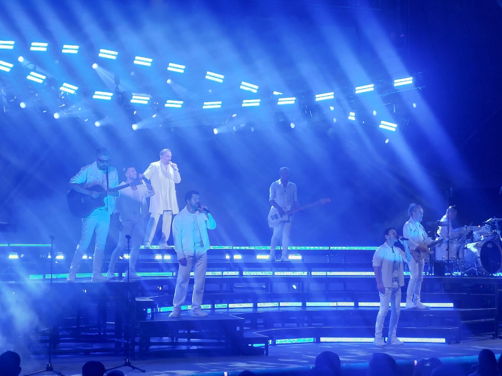 El intérprete de “Amante Bandido” y “Morena Mía” deleitó al público del Cal Coast Amphitheatre con un repaso de sus grandes éxitos. Fotos: Andrea Garcia