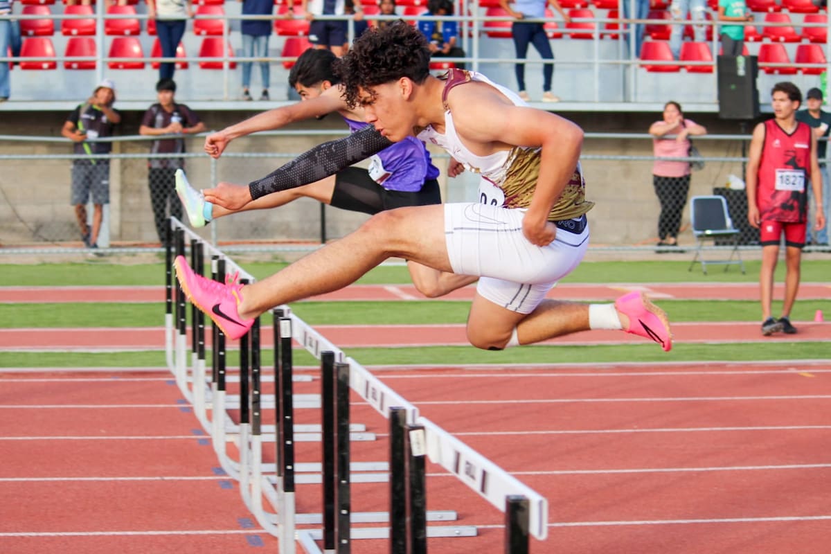 Gael Muñoz ganó el tercer lugar 110m con Vallas Sub20.