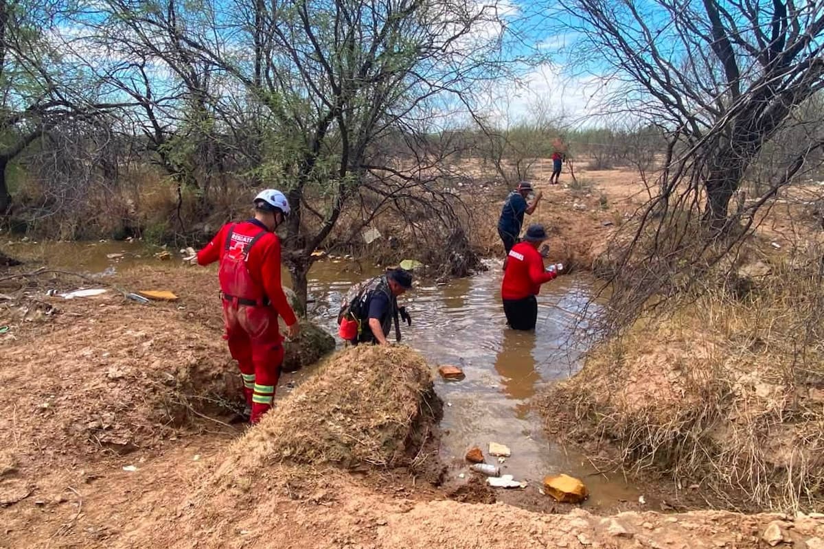 Tras confirmar que fue visto en el agua, Bomberos reanudan por 72 horas búsqueda de hombre arrastrado por arroyo en Hermosillo