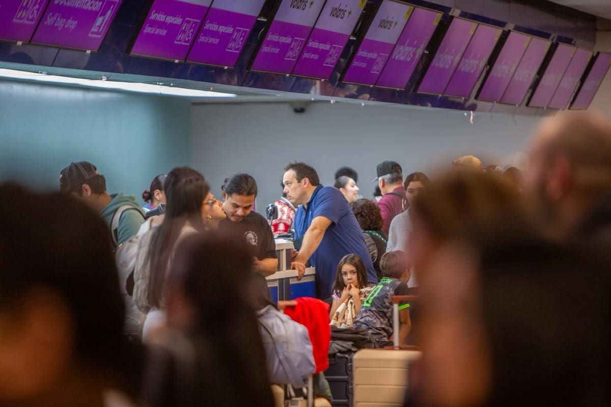 Neblina deja varados a pasajeros por dos días, tras cancelación y retrasos de vuelos en Aeropuerto de Tijuana