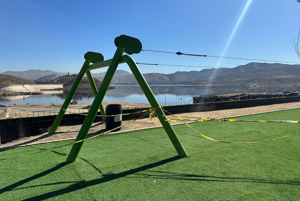 Se construyó una tercera etapa de terracerías, cruces pluviales, canchas de usos múltiples y módulos sanitarios.