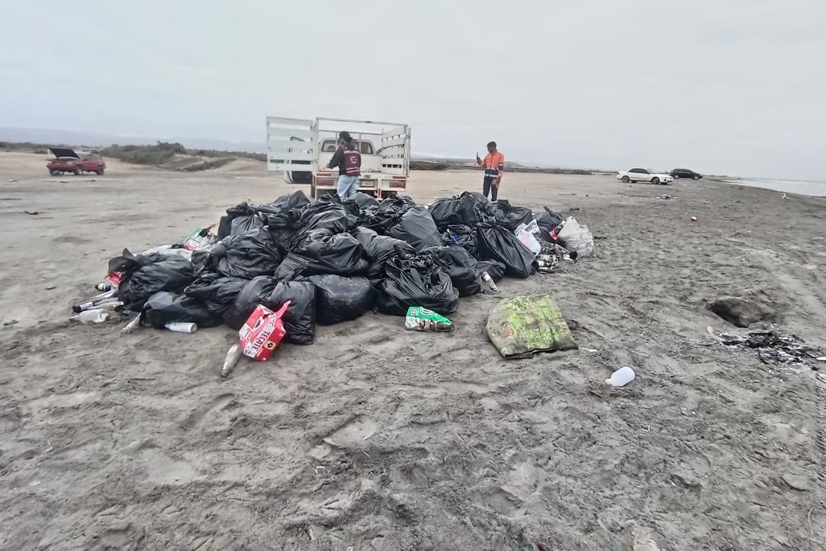 Retiran dos toneladas de basura de playa en San Quintín