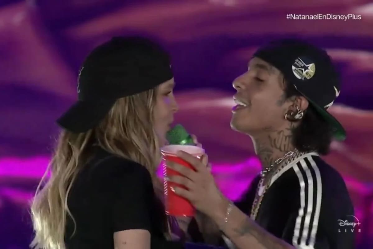 Natanael Cano asegura que “le encanta Belinda” en pleno concierto