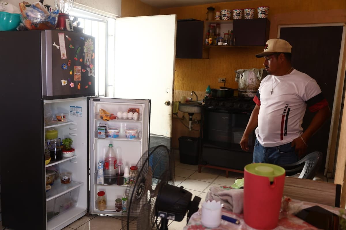 Colonias del Sur de Hermosillo siguen sin luz tras apagón; vecinos pasan casi 24 horas con calor de 45°C