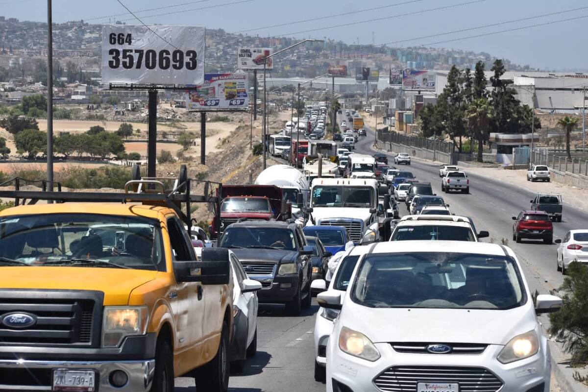 Automóvil atropella a dos ciclistas, una mujer muere