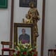 Colocan una fotografía del Arzobispo de Tijuana Francisco Moreno Barrón y un arreglo floral en las misas vespertinas de este domingo
