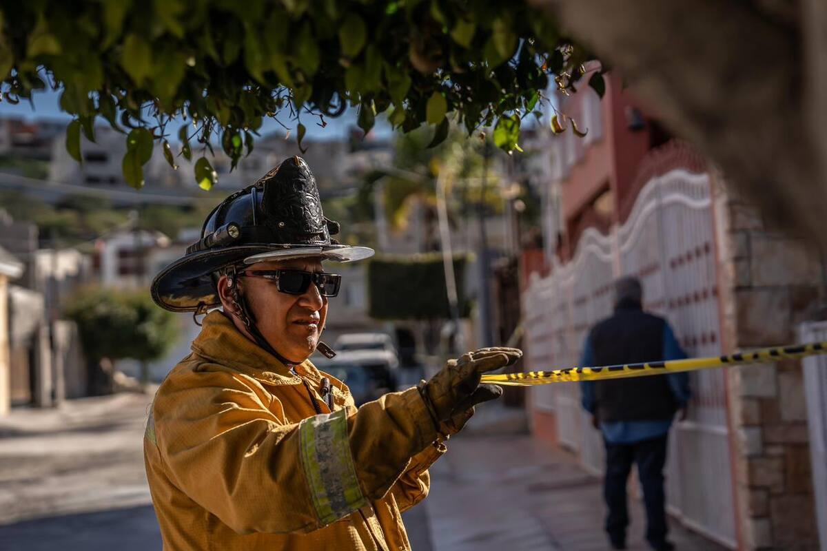 Atienden reportes de caída de cables provocada por los vientos