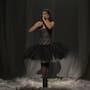 Rosalía sorprende en ‘Saturday Night Live’ con una coreografía en puntas y termina bajo la ducha
