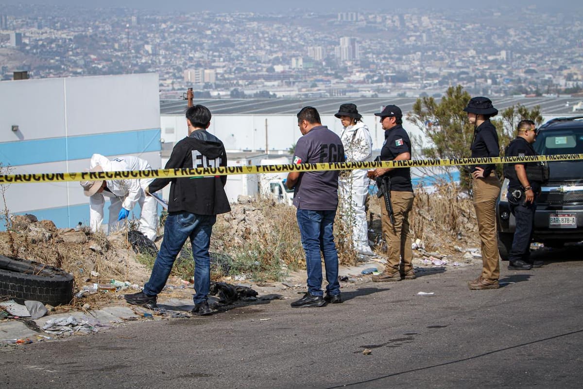 Encuentran cuerpo envuelto en una cobija en camino de terracería de Lago Sur