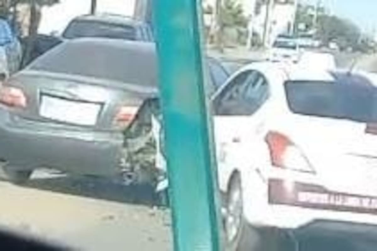 Taxistas incontrolables en SLRC; protagonizan choques con lesionados