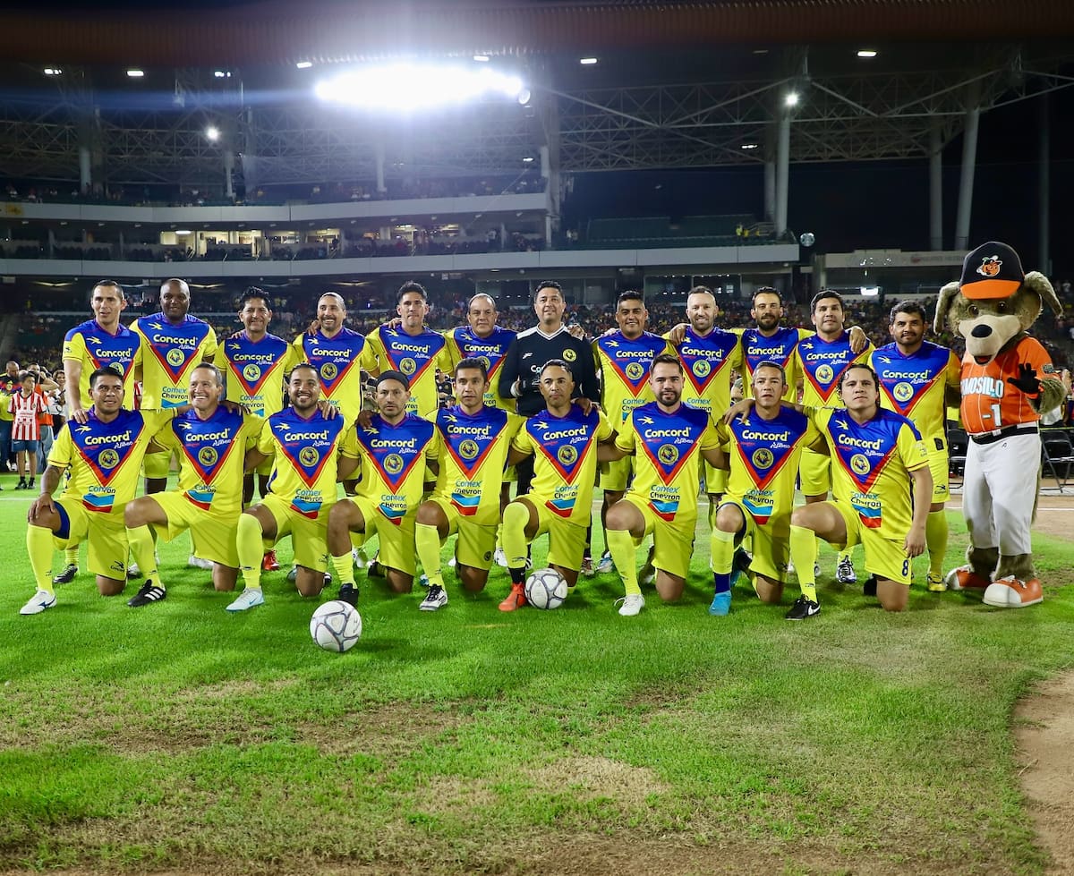 Leyendas del América en el Estadio Fernando Valenzuela. (Foto: Naranjeros)