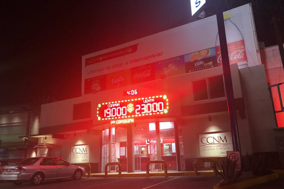 Se dispara el dólar, llega hasta los 23 pesos en Tijuana