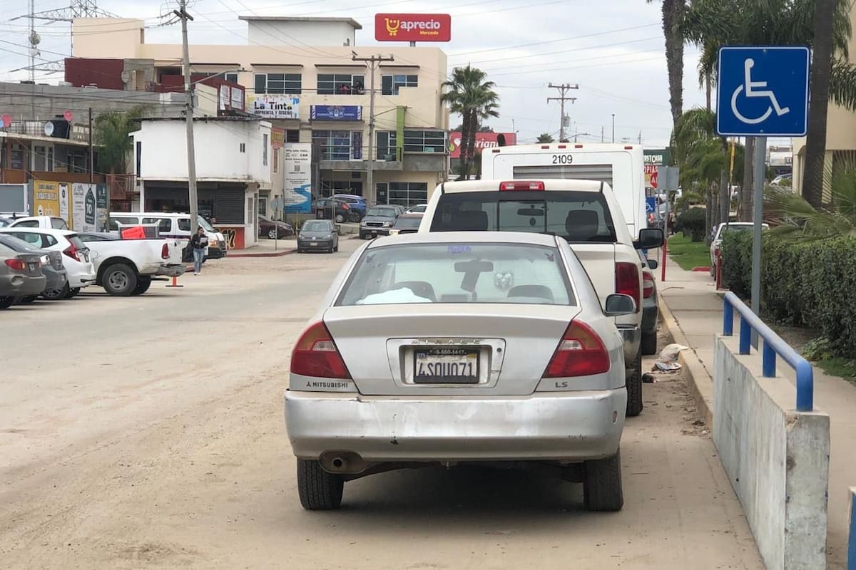 Siguen sin placas 7 mil autos regularizados en BC