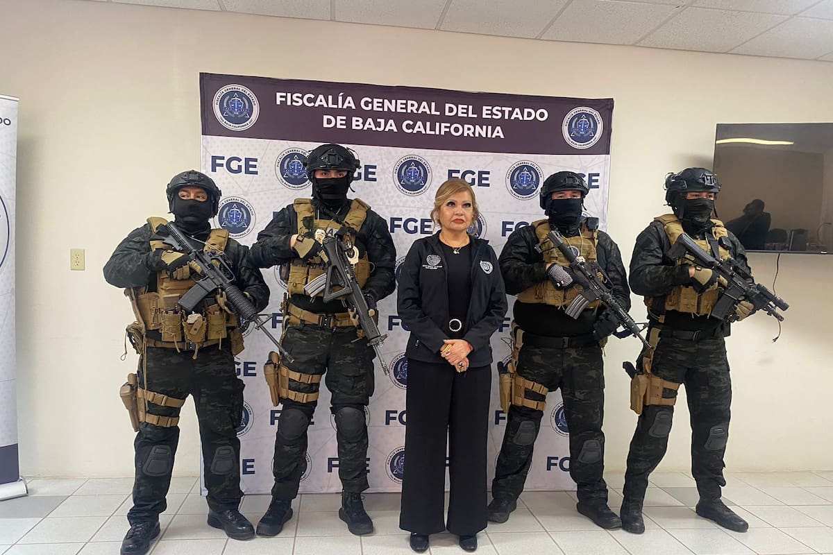 Busca FGE a 2 policías prófugos