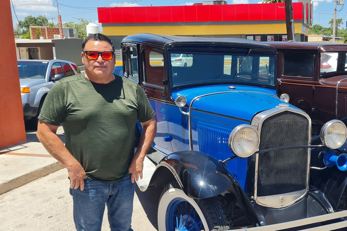 El arte de revivir clásicos: Leonardo López Valencia y su colección de autos vintage en Hermosillo
