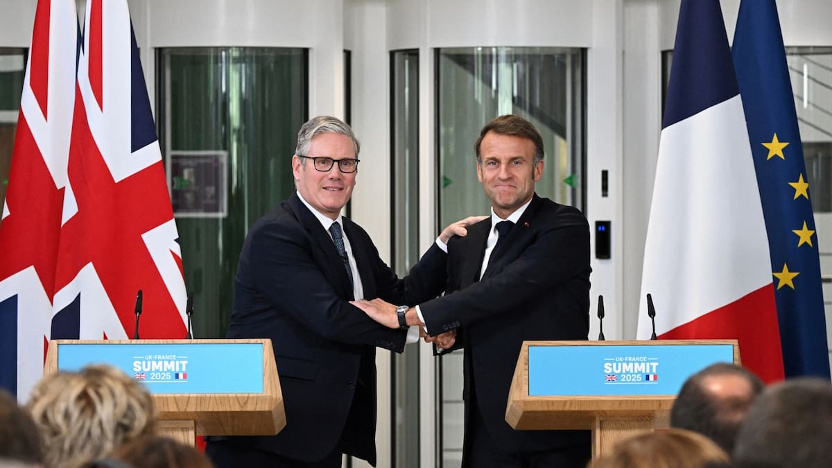 Reino Unido y Francia reúnen este lunes a más de 40 países para decidir una misión naval en el estrecho de Ormuz, mientras el bloqueo que ya afecta casi el 20% del petróleo mundial presiona a Europa a coordinar una respuesta militar sin sumarse a los ataques de Estados Unidos