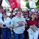 Célida López recibe el respaldo en la colonia El Choyal