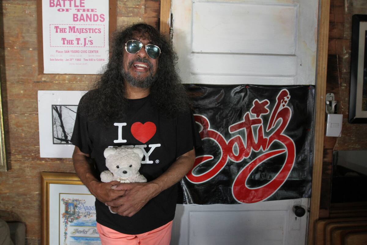 El músico tijuanense Javier Bátiz sigue en la lucha por su salud