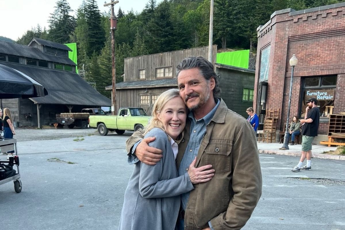 Pedro Pascal rinde homenaje a Catherine O’Hara tras su muerte; comparte foto de ambos en el set de “The Last of Us”