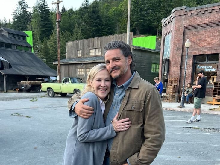 Pedro Pascal rinde homenaje a Catherine O’Hara tras su muerte; comparte foto de ambos en el set de “The Last of Us”