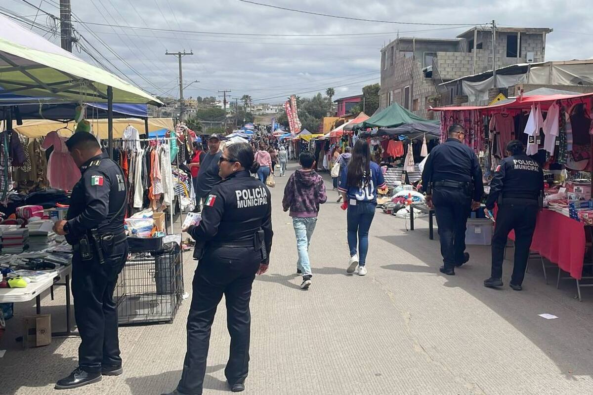 Policía Municipal recorre mercado sobreruedas a pie