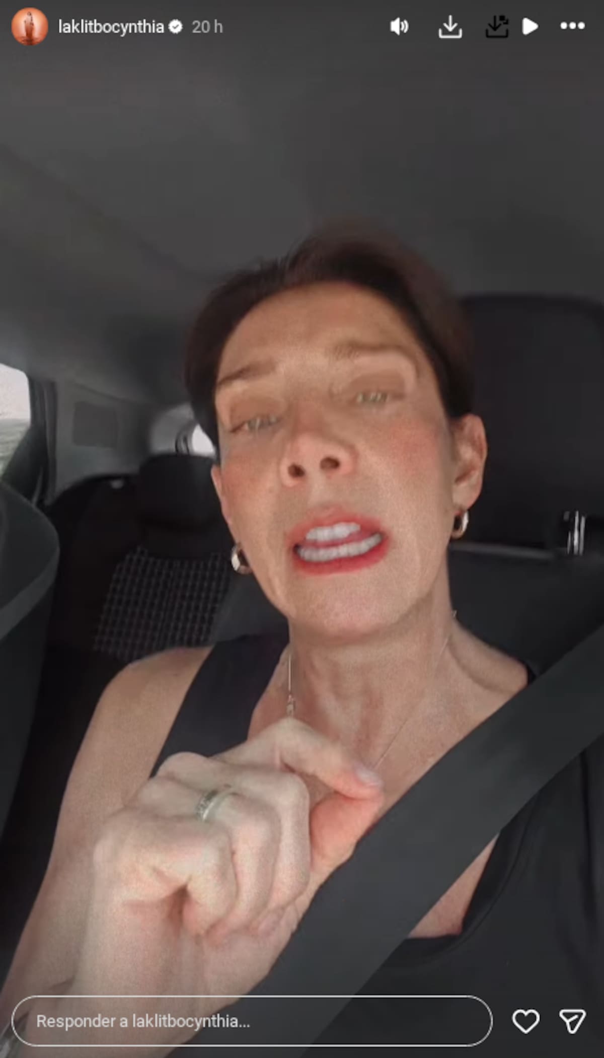 Cynthia Klitbo rompe en llanto al denunciar trato inapropiado en estudios de mastografía y papanicolaou en laboratorio | captura de pantalla : IG (@laklitbocynthia)