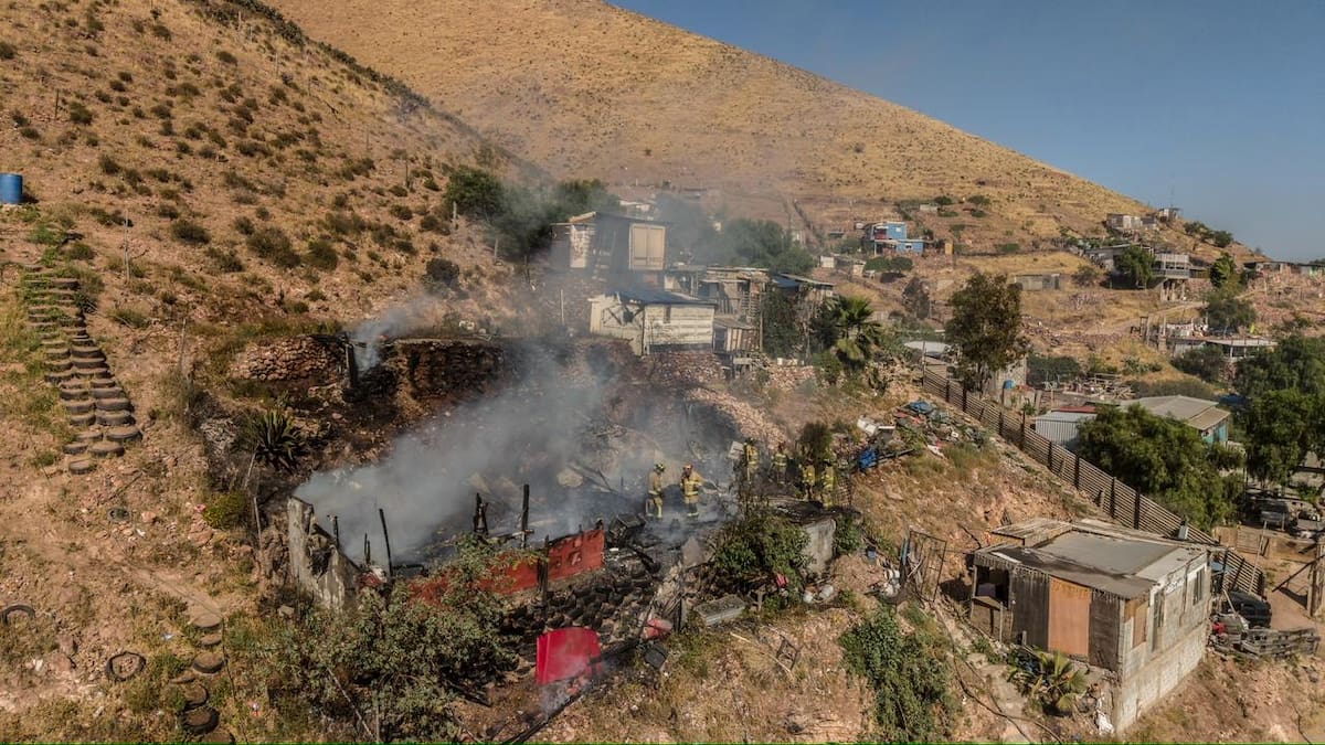 Vivienda de madera se consume en incendio en Praderas de la Mesa