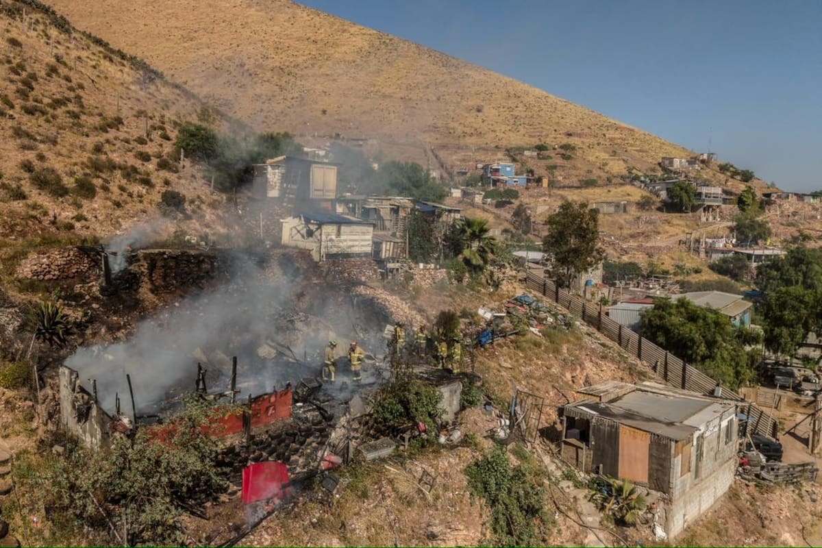 Vivienda de madera se consume en incendio en Praderas de la Mesa