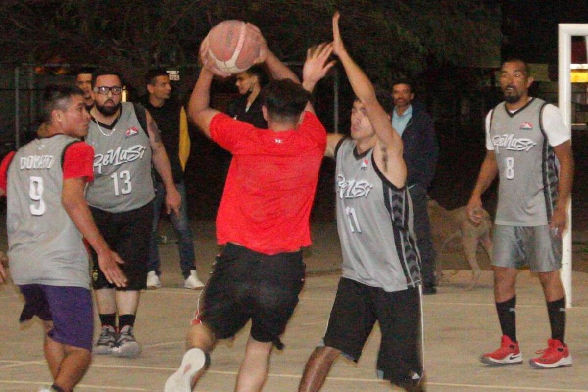 Marchan perfectos Mirasoles y Renasi en el Torneo Streetball Sahuaro