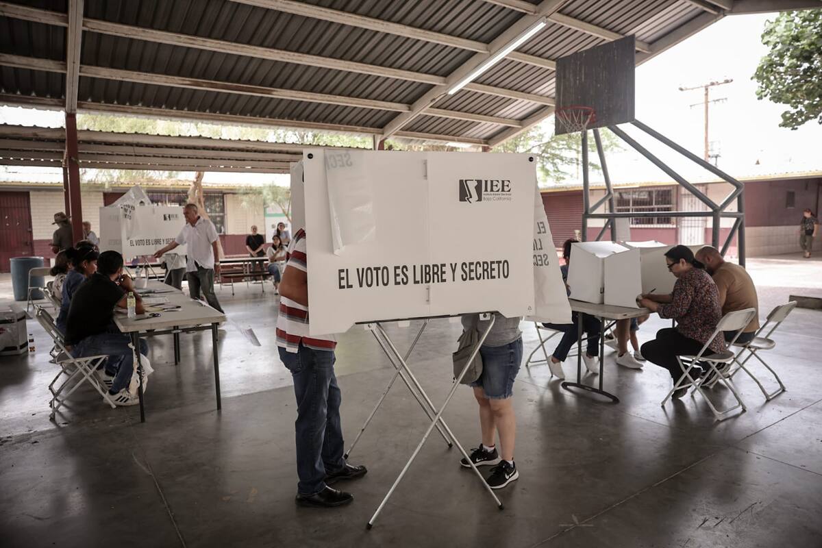 Ciudadanos tardan hasta una hora en emitir su voto