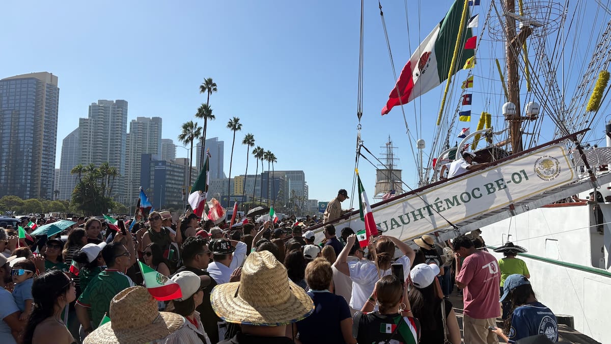 El buque escuela ARM Cuauhtémoc arribó a la bahía de San Diego este jueves. Foto: Ana Gómez