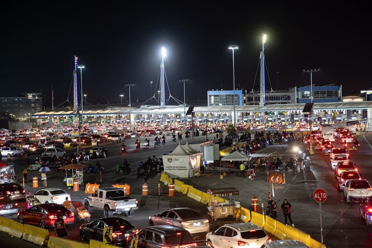 Motociclistas utilizan el nuevo acceso exclusivo en la garita de San Ysidro. Foto: Border Zoom