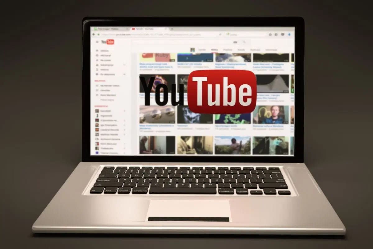 YouTube.